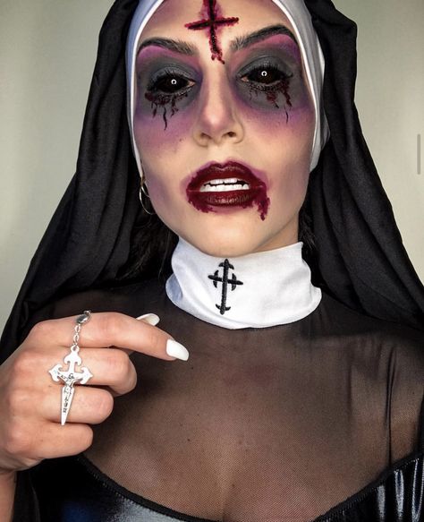 Halloween Priest Costume, Demon Nun Makeup, Creepy Nun Makeup, Scary Priest, Scary Nun Makeup, Nun Makeup Halloween, Scary Nun Costume, Exorcist Makeup, Nun Halloween