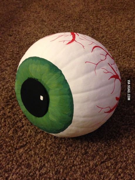 Eyeball Pumpkin.  #pumpkins #decorate #Halloween #fallfun #SimplyHomespun #paintedpumpkin Cute Painted Pumpkin Ideas, Calabazas Halloween, Läskig Halloween, Halloween Pumpkin Crafts, Creative Pumpkin Painting, Creative Pumpkin Decorating, Pumpkin Decorating Contest, No Carve Pumpkin Decorating, Carved Pumpkins