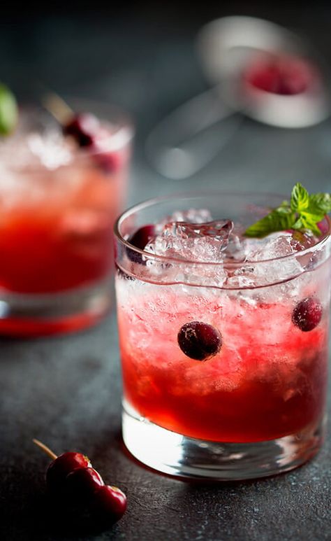 15 Powerful Cocktails Guaranteed To Get You Through The Holidays Cranberry Paloma, Baileys And Vodka, Apple Cider Hot Toddy, Pomegranate Mojito, Grapefruit Cocktail, Spiced Wine, Winter Drinks, Holiday Cocktails, A Drink