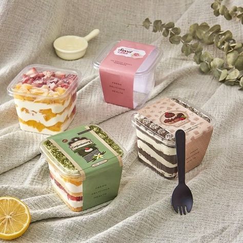 Kek Lapis, Korean Dessert, Baking Packaging, Dessert Packaging, Dessert Boxes, Bakery Packaging, Cake Packaging, Think Food, Food Packaging Design