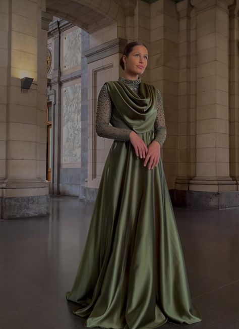 silk gown satin gown forest green #green Silk Gown Evening Dresses, Evening Dresses Green, Green Evening Gowns, Minimalist Maximalist, Dresses Green, Silk Gown, Satin Gown, Evening Gown, Forest Green