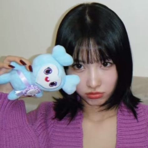 Momo and Nayeon matching pfp TWICE Momo And Nayeon Matching, Nayeon And Momo Matching Icon, Nayeon Matching Pfp, Matching Twice Icons, Twice Pfp Aesthetic, Matching Pfp Friends Kpop, Matching Kpop Wallpapers, Nayeon Matching Icons, Twice Matching Pfp