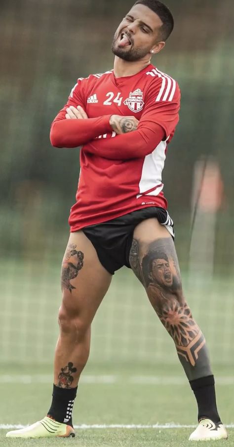 Soccer Tattoos For Men, Soccer Tattoos, Manga Tattoo, Small Meaningful Tattoos, Leg Sleeve Tattoo, Leg Sleeves, Football Kits, Black Men Fashion, Meaningful Tattoos