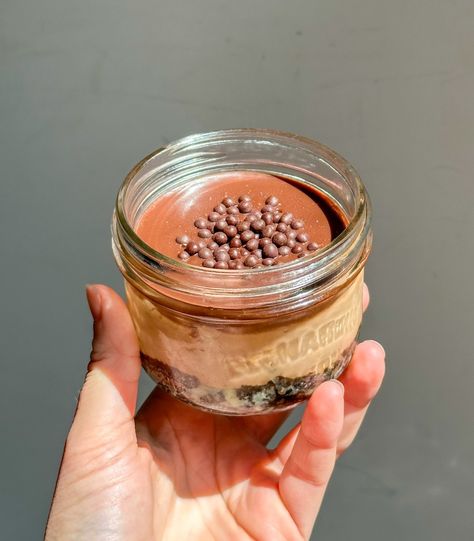 Alright, the long awaited CHOCOLATE cheesecake jar recipe is here!! If you have not yet tried the High Protein Cherry Cheesecake Jars, I’ll go over some of the key info for preparing these ba… Cherry Cheesecake Jars, Cheesecake In Jar, Jar Cheesecake, Cheesecake Jar, Snickers Protein, Healthy Cheesecake Recipes, Cheesecake Jars, No Bake Chocolate Cheesecake, Protein Cheesecake