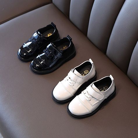 Boys Loafers, Shiny Shoes, Shoes For Boys, Black Shoe, Leather Loafer Shoes, Patent Leather Loafers, Patent Leather Shoes, Fashion Wedding, Boys Sneakers