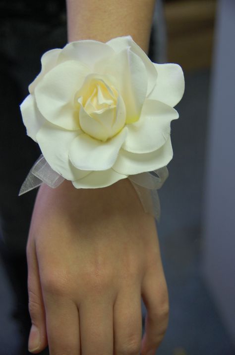 Silk gardenia wrist corsage Gardenia Wrist Corsage, Gardenia Corsage, Formal Flowers, Diy Wrist Corsage, Wristlet Corsage, Corsage Ideas, Crafts Corner, Homecoming Flowers, Wrist Corsage Prom