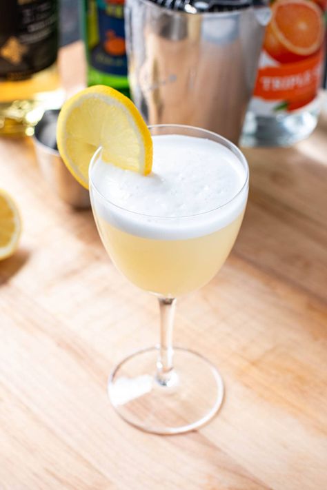 Tequila Sour, Mezcal Cocktails, White Cocktails, Sour Cocktail, White Head, Tequila Cocktails, Triple Sec, Egg White, Egg Whites