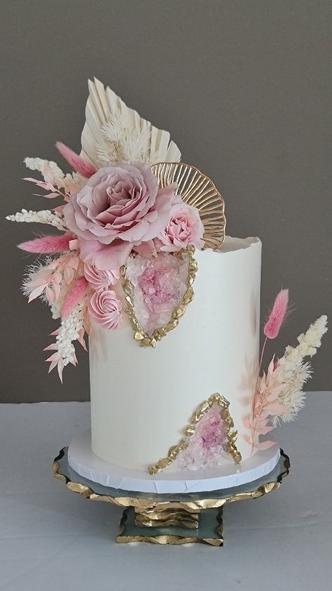 Birthday Ideas Pink, 65th Birthday Ideas, 18th Birthday Cake Designs, Tire Cake, One Tier Cake, Tiered Cake Design, Geode Cake, Buttercream Cake Decorating, Beautiful Cake Designs