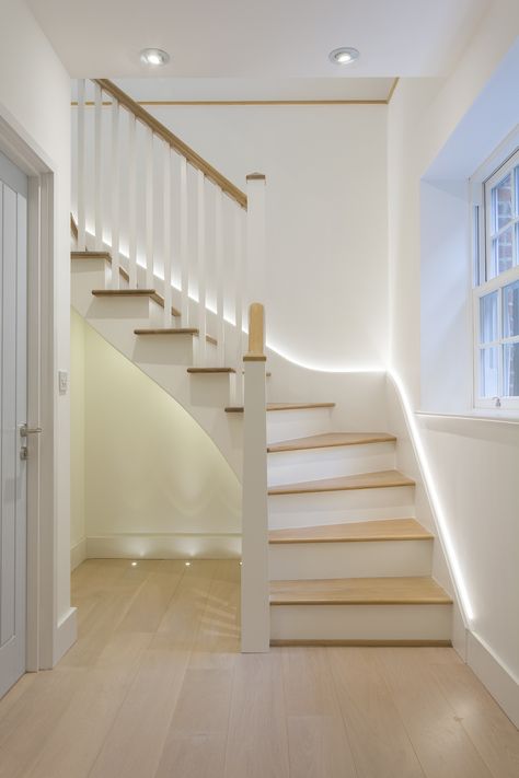 Two Turn Staircase, Turning Staircase Ideas, Stairs With Turn, Castle House Modern, Open Staircase Ideas, Unique Staircase, Bungalow Conversion, Staircase Design Ideas, Bungalow Ideas