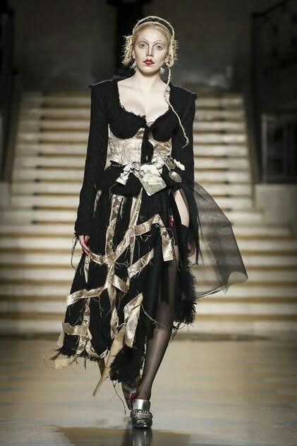 Dilara Findikoglu, News Photography, Middle Age Fashion, Couture Outfits, Fashion Show Images, Dope Fashion, Live Fashion, Textiles Fashion, Fantasy Fashion