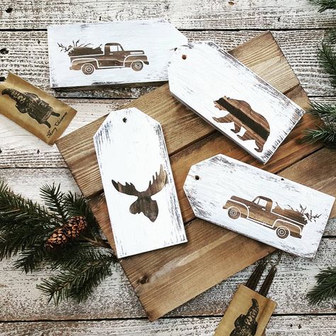 Rustic Love Addiction on Instagram: “Had so much fun making these tag/ornaments. So cute and festive! 👌 . . . #woodentags #woodenornaments #woodenornament #woodornaments…” Tag Ornaments, Wooden Gift Tags, Tray Decor Christmas, Frugal Christmas, Personalised Wooden Gifts, Stocking Tags, Decor Christmas Tree, Handmade Gift Tags, Wooden Tags