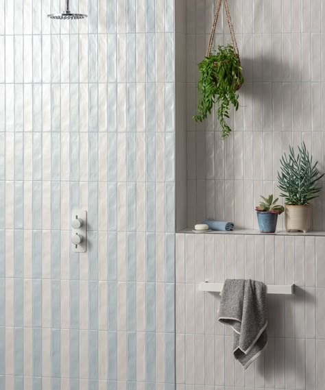 Wow Stripes Tiles Bathroom, Two Color Shower Tile, 2023 Ensuite Trends, Mixed Subway Tile Bathroom, Coloured Shower Tiles, Shower Over Bath Tiles, Bathroom Tiles Trends 2023, New Bathroom Tile Trends 2023, Tile Feature Wall Kitchen