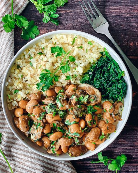 Butter Bean and Mushroom Curry with Cauliflower Rice & Spinach Cauliflower Rice Meals, Spinach Cauliflower Rice, Cauliflower And Mushrooms, Rice And Spinach, Veggie Options, Mushroom Curry, Spinach Rice, Bean Chilli, Weekly Dinner