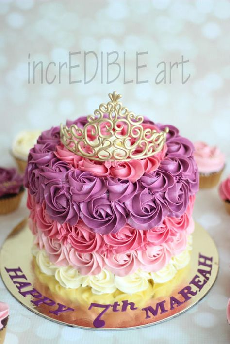 Tiara - Cake by Rumana Jaseel                                                                                                                                                                                 More Royal Fiveness Birthday Cake, Bolo Rapunzel, Tiara Cake, Princess Birthday Cake, 2024 Ideas, Gateaux Cake, Princess Cake, Occasion Cakes, Cake Frosting