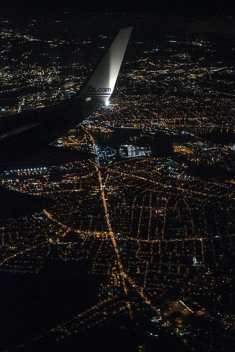 Plane Window View, Scared Of Flying, Airplane Window View, Plane Photography, Photo New York, Airplane Wallpaper, Airport Aesthetic, Airplane Photography, Airplane Window