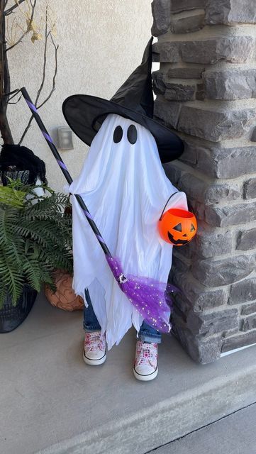 Jeans And Shoes, Ghost Diy, Pool Noodle, Ghost Decoration, Pool Noodles, Mom Diy, A Witch, Diy Halloween Decorations, Diy Halloween