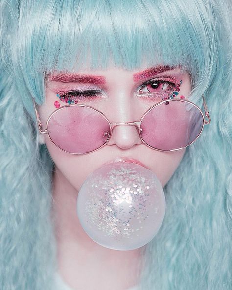 Shirogane-sama (@shirogane_sama) Instagram: “✨Sparkling bubblegum ✨  Ph: @neyrodesu   Ed:  @pollypwnz   Md: @shirogane_sama” Candy Photoshoot, Blowing Bubble Gum, Bubblegum Pop, Blowing Bubbles, Candy Girl, Fashion Photography Inspiration, Portrait Inspiration, 인물 사진, Girl Wallpaper