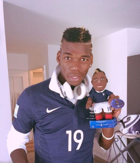 paul pogba (: Pogba Pfp, Jheri Curl, Curly Mohawk, Curled Ponytail, Paul Pogba, Football Fashion, Man United, Neymar Jr, Neymar