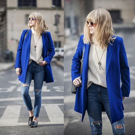 Financial District Blue Jacket Style, Blue Coat Outfit, Blue Blazer Outfit, Blue Dresses For Women, Blue Dress Outfits, Royal Blue Blazers, Blazer Bleu, Turtleneck Outfit, Line Dot