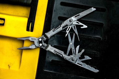 Sog Powerpint, Sog Multitool, Best Multi Tool, Urban Survival Kit, Multi Tool Knife, Folded Hands, Travel Essentials Men, Urban Survival, Survival Camping