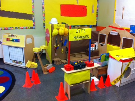 Little carpenters hard at work - preschool adventures Construction Theme Classroom, All About Me Crafts, Tools Theme, Role Play Areas, Classroom Decor High School, Transportation Preschool, Dramatic Play Preschool, Dramatic Play Area, Construction Area