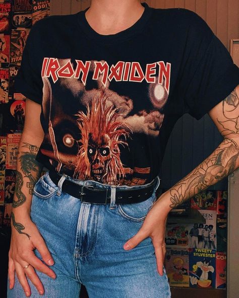 Band Tee Outfits, Iron Maiden T Shirt, Outfits Minimalist, Airbrush App, Fashion 90s, Graphic Tee Outfits, Metal T Shirts, Rock Outfits, Photo Edited