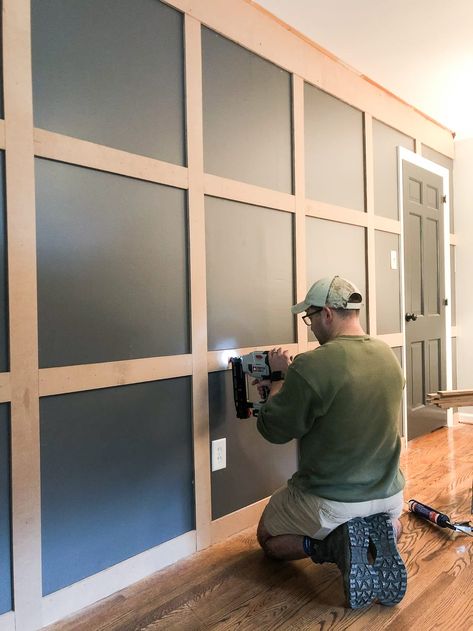 DIY Traditional Grid Molding Focal Wall - Bless'er House House Hallway Ideas, Perete Accent, House Hallway, Panelling Hallway, Green Hallway, Diy Accent Wall, Focal Wall, Accent Walls In Living Room, Bedroom Accent