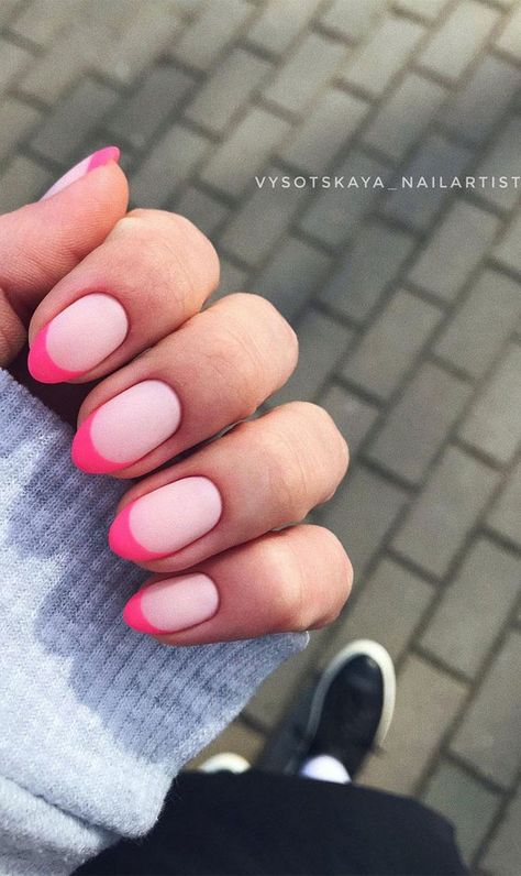 Round Nails French Tip Color, Shades Of Pink French Tip Nails, Pink French Tip Nails Different Shades, Coloured Tips Nails, Different Shades Of Pink Nails French Tip, Light Pink French Nails, Pink Outlined French Tips, Pink Frnch Tip, Round Shaped Nails