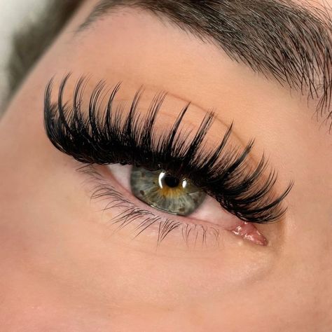 Types Of Eyelash Extensions, Lashes Wispy, Evening Eye Makeup, Best False Eyelashes, Lashes Fake Eyelashes, Eyelash Technician, Eyelash Extensions Styles, Perfect Eyelashes, Pretty Lashes