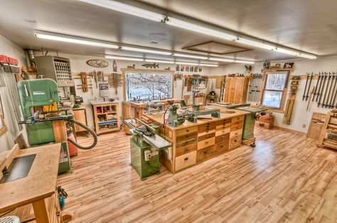 This is a 5-shot HDR image of my dad's workshop, tone mapped in Photomatix. View on black here: www.flickr.com/photos/chrisgotz/5299237692/lightbox/ Garage Woodshop, Officine In Garage, Garage Workshop Layout, Workshop Layout, Workshop Plans, Shop Garage, Woodworking Shop Layout, Flickr Com, Workshop Design