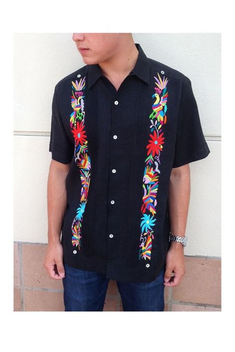 Mexican embroidery guayabera Formal Shirt Design, Mexican Ideas, Outfit Mexicano, Mexican Clothing, Mexican Themed Weddings, Otomi Embroidery, Frida Kahlo Style, Wedding Tux, Mexican Shirts