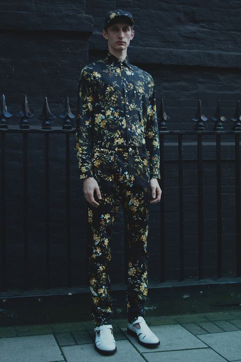 Erdem Fall 2022 Menswear Collection | Vogue Fall Menswear, Menswear Runway, Sporty Dress, Still Life Photographers, Menswear Fashion Show, Print Inspiration, Female Photographers, Menswear Fashion, Winter 2022