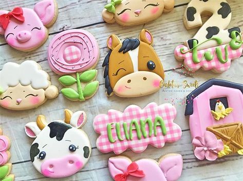 I really enjoyed the extra hour of sleep last night... sometimes I wish I had that extra hour when I am rushing to finish an order… Petting Zoo Party, Cow Cookies, Farm Cookies, Barnyard Birthday Party, Theme Cookies, Farm Baby Shower, Vanilla Sugar Cookie, Barnyard Party, Suga Suga