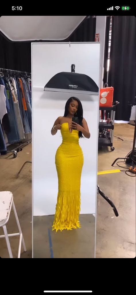 Short Date Dress Classy, Elegant Dresses For Dinner Night, Yellow Glam Dress, Yellow Birthday Dress Black Women, Cute Dinner Outfits Summer Classy, Summer Elegant Dress Classy Chic, Birthday Classy Outfit, Classy Birthday Outfits For Women, Cute Dinner Outfits Summer