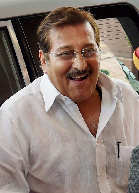 Remebering Vinod Khanna: The Handsome Star Who Never Got His Due File photo of Bollywood actor and BJP MP Vinod Khanna who passed away, April 27, at a hospital in Mumbai after a prolonged illness. He was 70. (Press Trust of India)    @siliconeer #siliconeer #Bollywood @Bollywood #vinodkhanna #tribute – He was a villain to begin with but ended up as a hero http://siliconeer.com/current/remebering-vinod-khanna-the-handsome-star-who-never-got-his-due/ Vinod Khanna, Indian Movie, Retro Bollywood, Indian Movies, April 27, Vintage Indian, Bollywood Actors, Got Him, Movie Stars