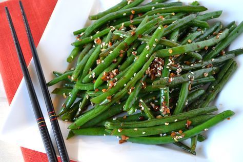 Green Beans With Soy Sauce, Asian Green Beans, Spicy Green Beans, String Beans, Sauteed Green Beans, Vegan Eats, Dinner Sides, Chili Flakes, Car Repair