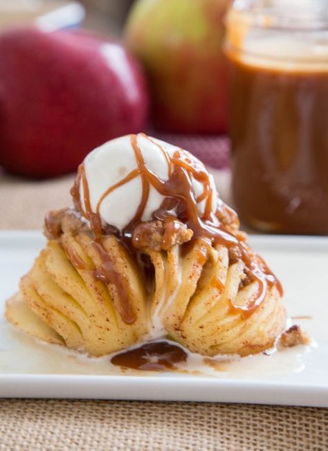 How To Make Hasselback Apples Hasselback Apples, Snack Pairings, Baked Apple Dessert, Apples Cinnamon, Cookies Healthy, Gf Flour, Impressive Desserts, Apple Dessert, Apple Dessert Recipes