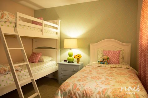 3 Kids Bedroom, Shared Girls Room, Kids Shared Bedroom, Shared Girls Bedroom, Small Bedroom Ideas, 3 Sisters, Shared Bedroom, Ideas Hogar, Small Bedroom Decor