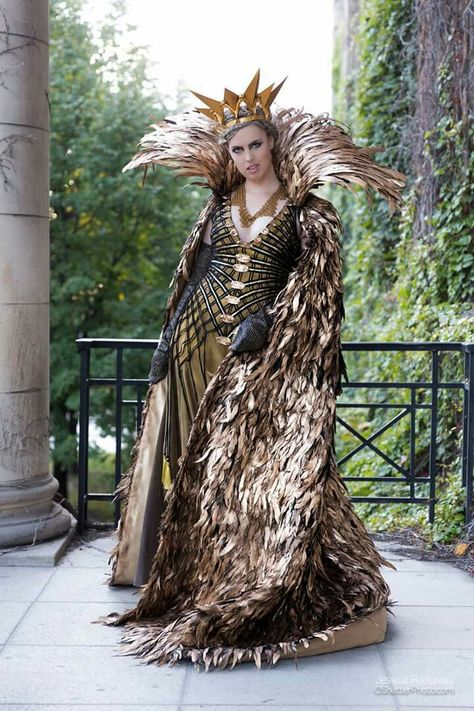 Ravenna from The Huntsman: Winters War Cosplayer: Jessica Rousseau Photographer: Open Shutter Photography Fantasy Outfit Ideas, Queen Ravenna, Medieval Princess, Queen Images, Look Festival, Queen Costume, Fantasy Theme, Costume Themes, Fantasy Wedding