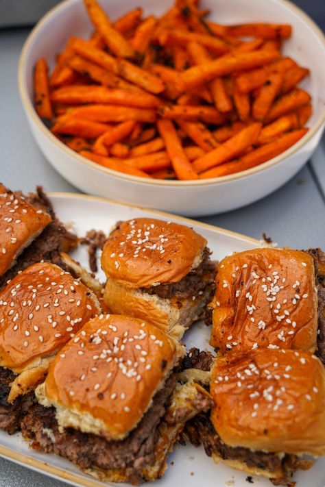 Cheeseburger sliders and sweet potato fries - Asili Glam Burger And Sweet Potato Fries, Shaved Beef, Shrimp Scampi Linguine, Frozen Sweet Potato Fries, Crispy Sweet Potato Fries, Parsley Salad, Cheeseburger Sliders, Cheese Rice, Crispy Sweet Potato