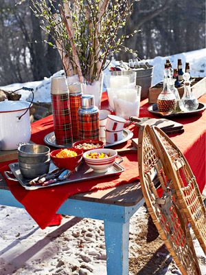 Set up on the ice so people can help themselves after skating, snowshoeing or cross country skiing.  Lake house idea Sledding Party, Ice Party, Winter Picnic, Kids Halloween Food, Holi Party, Apres Ski Party, Bonfire Party, Winter Parties, Dessert Party