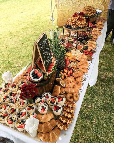 Dessert table, dessert ideas, wedding dessert, sweet wedding Grazing Table Brunch, Party Grazing Table, Christmas Brunch Party, Table Brunch, Dessert Display Wedding, Brunch Party Decorations, Brunch Bar, Brunch Table, Breakfast Party