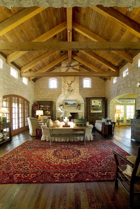 Big Ranch House, Ranch Interior Design, Country Windows, Ranch Interior, Ceiling Wood, Floor Wood, Rug Placement, Country Ranch, Hill Country Homes