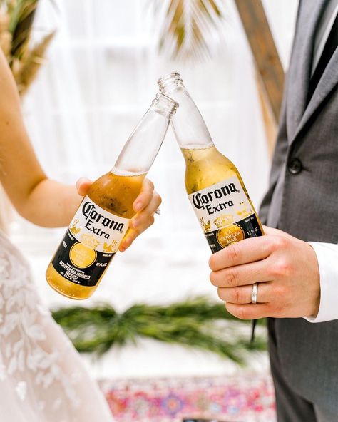 LETS TALK ABOUT CORONA. Swipe to see how ya do a quarantine wedding in STYLE🍻 At Home Elopement, Home Elopement, Funny Wedding Pictures, The Woodlands Texas, Beer Wedding, Personalized Wedding Decor, Funny Wedding Photos, Outdoor Wedding Inspiration, Wedding Fair