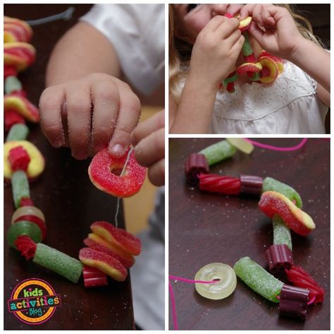 Super Sweet DIY Candy Necklaces & Bracelets You Can Make | Kids Activities Blog Make Your Own Candy, Christmas Presents To Make, Candy Bracelets, Candy Bracelet, Candy Necklaces, Lunchbox Ideas, Candy Crafts, Candy Jewelry, Candy Candy