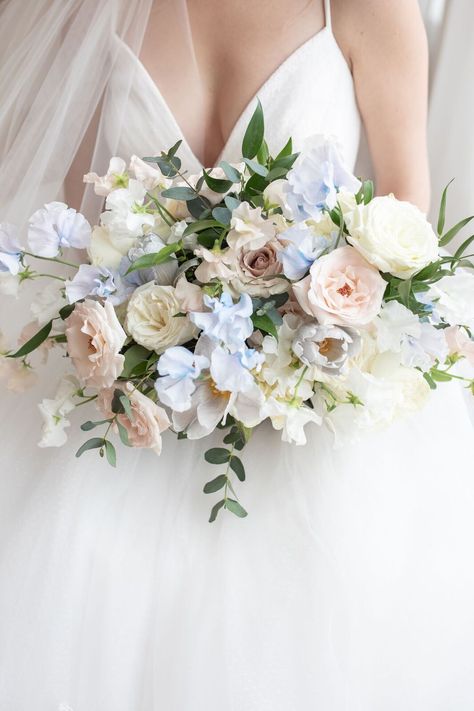 Pastel Bridal Bouquet, Bouquet Pastel, Classic Wedding Bouquet, Blue And Blush Wedding, Bridal Bouquet Blue, Pastel Wedding Flowers, Bridal Bouquet Pink, Blue Wedding Bouquet, Light Blue Wedding