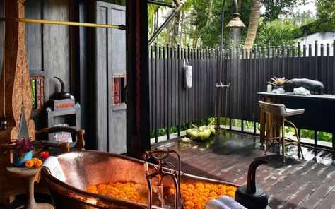 Copper Bathtub, Hotel Room Design, Best Boutique Hotels, Hospital Interior Design, Hotel Interior Design, Ubud Bali, Saltwater Pool, Hotel Interior, Luxury Bath