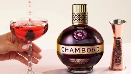 What Is Chambord And How Do You Drink It? Drinks With Chambord, Chambord Drinks, Chambord Recipes, Chambord Cocktails, Chambord Liqueur, French Cognac, French Martini, Kir Royale, Flavored Vodka