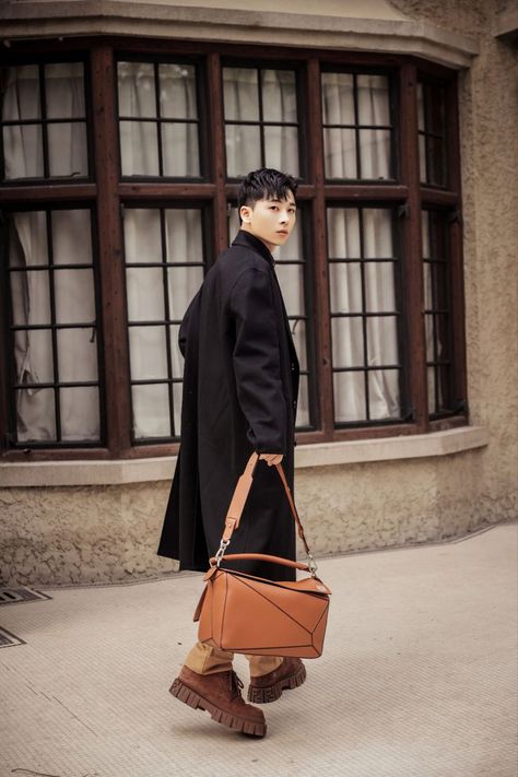 MytheresaMen Loewe Puzzle Bag Outfit Men, Loewe Men Bag, Loewe Puzzle Bag Outfit, Bag Shoot, Male Posing, Puzzle Man, Loewe Men, Street Photoshoot, Loewe Puzzle Bag