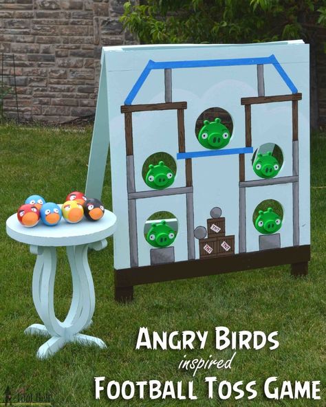 Knock out those bad piggies! Angry bird inspired football toss game, free plans and tutorial. Football Toss Game, Diy Carnival Games, Modern Woodworking, Bird Birthday Parties, Diy Carnival, Basic Woodworking, Diy Beginner, Football Diy, Angry Birds Party